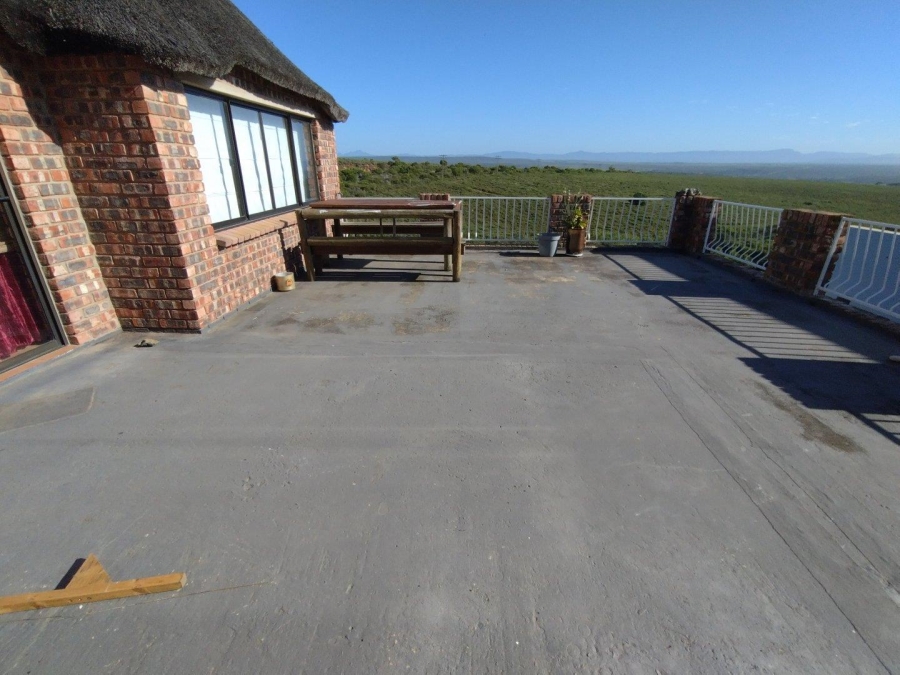 5 Bedroom Property for Sale in Wavecrest Eastern Cape